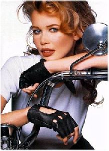 Female model claudia schiffer : cs4