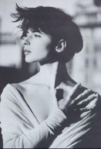 Female model isabella rossellini : 24