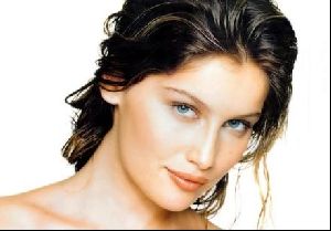 Female model laetitia casta : 80