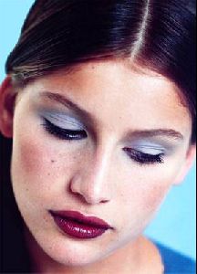 Female model laetitia casta : lc50