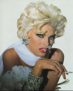 Female model linda evangelista : 63