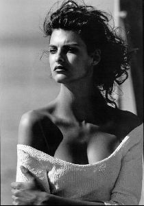 Female model linda evangelista : 64