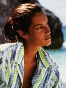 Female model yasmeen ghauri : 22