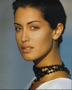 Female model yasmeen ghauri : 72