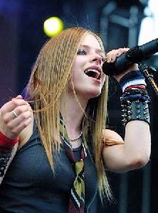 avril lavigne wavy hair