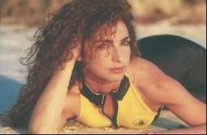 music gloria estefan : 19