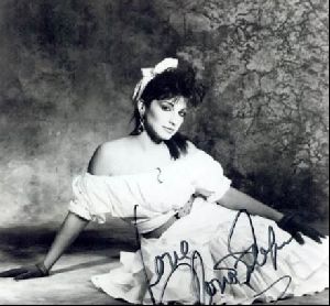 music gloria estefan : 26