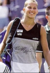 female athlete anna kournikova : 33