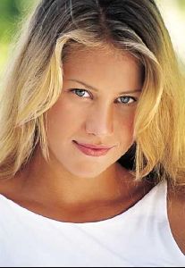 female athlete anna kournikova : 36