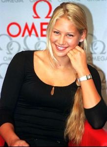 female athlete anna kournikova : 84