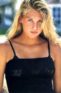 female athlete anna kournikova : ak11