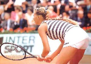 female athlete anna kournikova : anna12