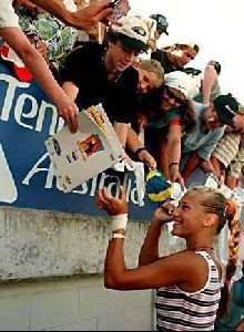 female athlete anna kournikova : anna kournikova 019