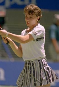 female athlete martina hingis : 17