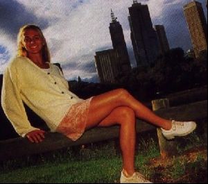 female athlete mary pierce : 15