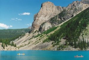 Cities Canada : Canoers on Lake Moraine.