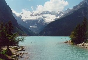 Cities Canada : Lake Louise, probably the most popular tourist destination in Banff National Park.