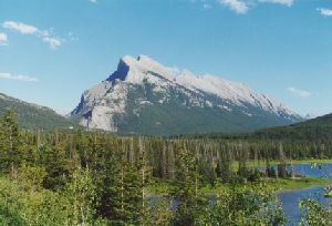 Cities Canada : The peak soaring above the town of Banff.