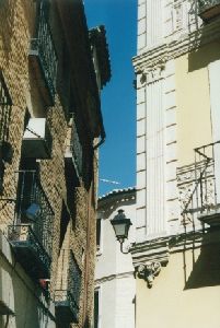 Cities Europe Spain : This gives you a good prespective of how narrow the streets are in Toledo