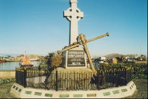 Cities Europe Ireland : Celtic cross in Howth, a fishing village right outside of Dublin