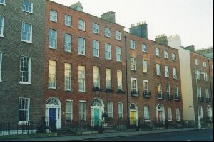 Cities Europe Ireland : Dublin is famous for having colourful doors. Here are several examples