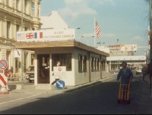 Cities Europe Germany : Checkpoint Charlie, the place one must go through to get from West and East