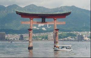 Cities Asia Japan : The torii gate. The boat had just passed through