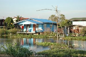 Cities thailand : A beautiful house along the klong, there are not too many of these.