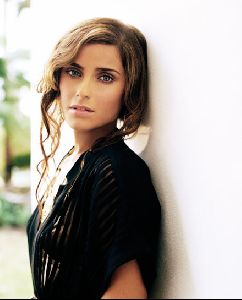 Nelly Furtado : Nelly-Furtado-loose-13