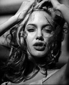 Angelina Jolie tattoo : angelina-jolie-black-and-white-pictures-06