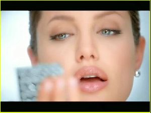 Angelina Jolie tattoo : angelina-jolie-shiseido-commercial-16