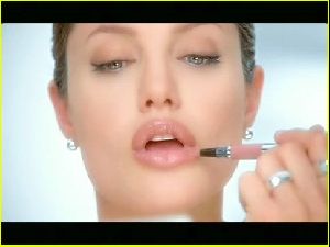 Angelina Jolie tattoo : angelina-jolie-shiseido-commercial-18