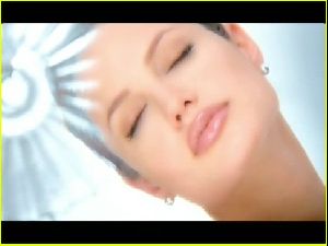 Angelina Jolie tattoo : angelina-jolie-shiseido-commercial-24