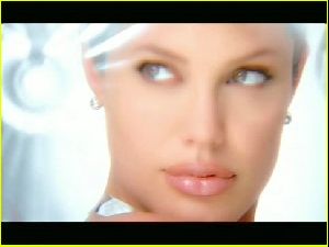 Angelina Jolie tattoo : angelina-jolie-shiseido-commercial-25