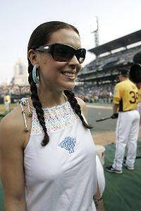 Alyssa Milano : alyssa milano homerun 4 big