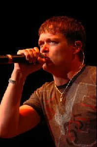 Music 3 Doors Down picture: 3 Door Down in Concert at the Allstate Arena 2002