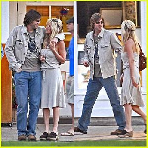 Actor Jim Carrey picture: Jim Carrey Jenny Mccarthy holding hands