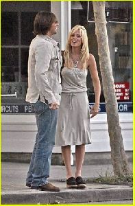 Actor Jim Carrey picture: Jim Carrey Jenny Mccarthy holding hands