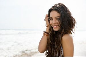 VANESSA ANNE HUDGENS : Vanessa-Hudgens-ta01