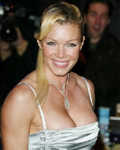 Nell McAndrew : 262312