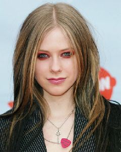 Avril Lavigne orange eyeshadow