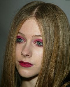 Avril Lavigne weird makeup!