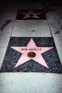 BOB MARLEY : 400px-Bob-Star