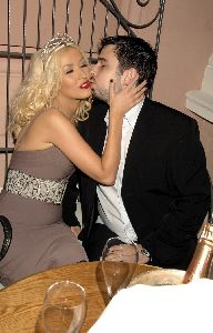 Christina Aguilera : christina aguilera cheek pic 2 big