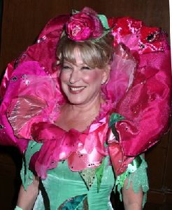 BETTE MIDLER : Hulaween - Celebrating Bette Midler s 60th Birthday AND the 10th Anniversary OF the N