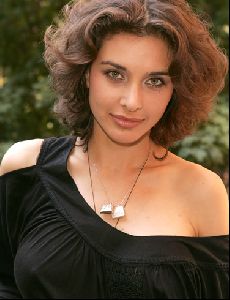 Lisa Ray : lisa-ray-picture-1