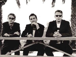 DEPECHE MODE : 800px-Exciterpromopicture