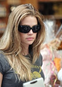 Denise Richards : denise richards shopping big