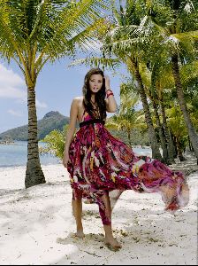 Holly Valance : holly valance beachshoot 5 big