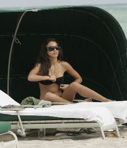 Jessica Alba in a bikini on Miami beach on January 1st 2007